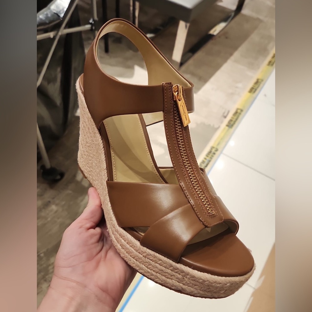 Michael Kors Roslyn Wedge Sandal In Luggage Brown new with box size 8